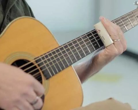 Guitar Lesson: Simple Acoustic-Blues Tips That Can Improve Your Bottleneck-Slide Technique