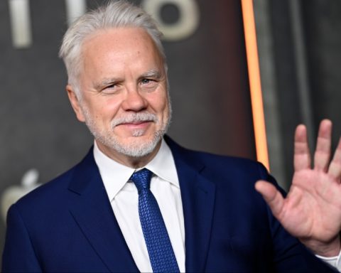 Tim Robbins Talks New Show ‘Silo,’ COVID Lockdowns: ‘We’ve Been Through Three Years of Questionable Choices’