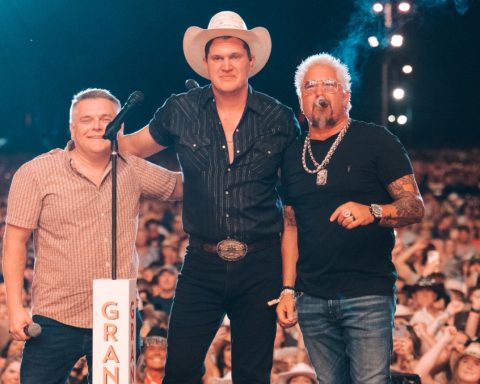 Jon Pardi Invited to Become Grand Ole Opry Member During Stagecoach Festival