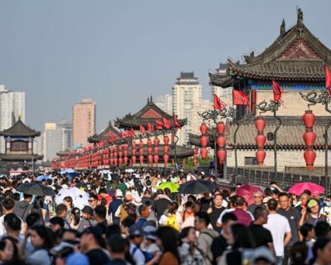 PHOTOS: 274 Million China Trips Taken Over May Holiday