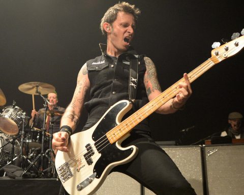 Mike Dirnt: “Even Flea told me he wanted to play a P-Bass live”
