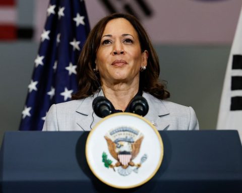 VP Kamala Harris Reportedly Exits MTV Event to Support Writers’ Strike