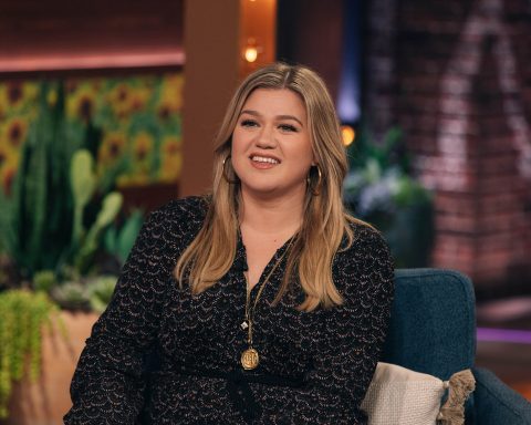 Kelly Clarkson Allegedly ‘Has No Clue’ Her Talk Show’s Staff Has Been ‘Traumatized’