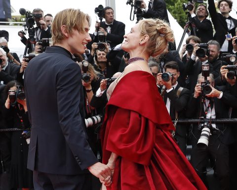 Uma Thurman poses with look-alike son Levon on Cannes Film Festival red carpet