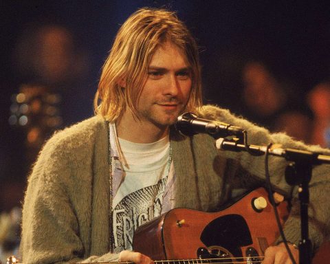 Kurt Cobain’s smashed guitar sells for nearly $600,000