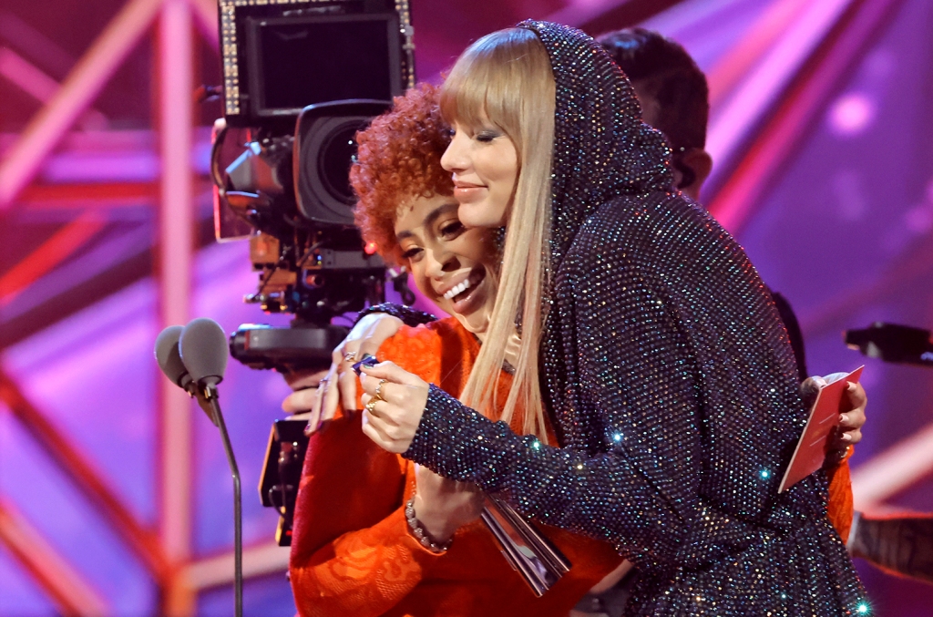 Taylor Swift Brings Out Surprise Guest Ice Spice for ‘Karma’ Remix Live Debut